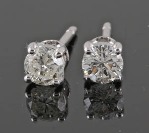 Earsticks in 18k white gold set with brilliant cut diamonds 0.50 ct 2