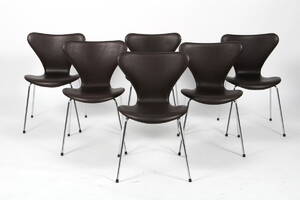 Arne Jacobsen. Sæt på seks stole syveren , model 3107, nybetrukket 6