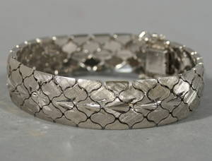 Armband silver.