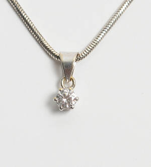 Halskæde med brillantvedhæng, brillant på ca. 0.25 ct.  14 kt. hvidguld