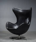 Arne Jacobsen, Ægget, model 3316, betræk af sort læder