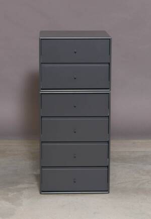 Peter J. Lassen. To Montana moduler model 1143, samt 6241 dybde 46 cm.