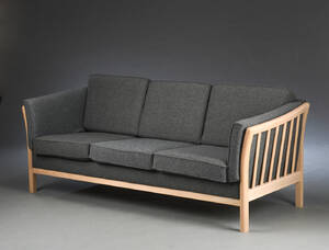 Dansk møbelproducent. Tre-pers. sofa. 