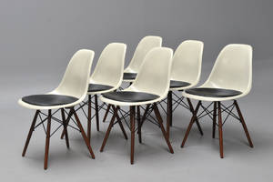 Charles Eames. Sæt på seks Vintage skalstole, model DSW. 1960-70erne, nybetrukket med sort læder 6