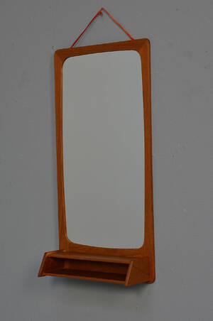 Dansk møbelproducent. Entréspejl af teaktræ  Denne vare er sat til omsalg under nyt varenummer 4090700