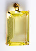 Guldhänge i 10k med Lime Quartz
