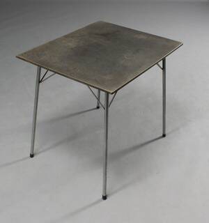 Arne Jacobsen  Fritz Hansen. Køkkenbord Denne vare er sat til omsalg under nyt varenummer 5044837
