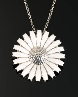 Georg Jensen. Marguerit, Brochevedhæng.