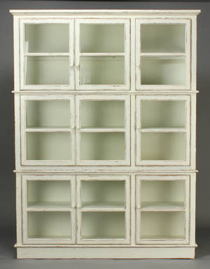 Vitrineskab i fransk landstil