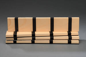 Harrit  Sørensen. Fire Knax knagerækker af ahorn. 4