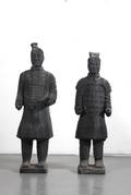 To kinesiske terracotta krigere i ler. 2