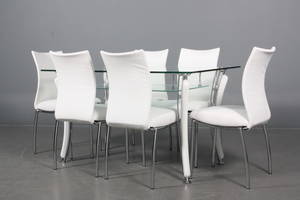 Spisebord med seks stole. 7