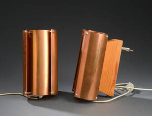 Et par væglamper af kobber. 2