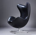 Arne Jacobsen. Ægget model 3316 med sort læder 