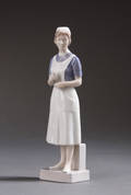 Kgl. P. Figur - Sygeplejersken - i porcelæn - nr. 4507.  Denne auktion er annulleret - se nu vare 1920240