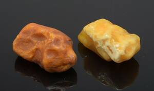 2 ravklumper på henholdsvis 29,7 gram. og 34,4 gram. 2