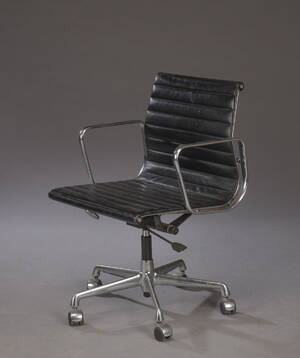 Charles Eames. Armstol  kontorstol model EA-108.