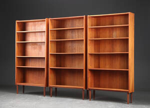 Tre reoler af teakræ, dansk møbelproducent 3