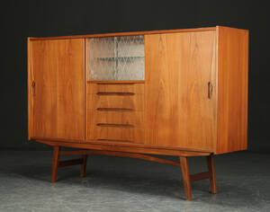 Skænk af teak, 1950erne, dansk møbelproducent