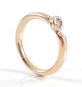 Ring af 14 kt guld prydet med brillant 0.20 ct