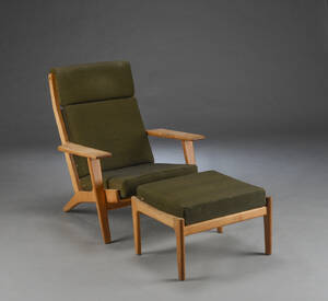 Hans J. Wegner. Lænestol og skammel, egetræ, model GE-290 2 