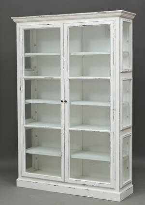 Glas vitrine i hvid bemalet træ
