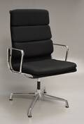 Charles Eames. Soft Pad Lounge Chair, sort hopsak