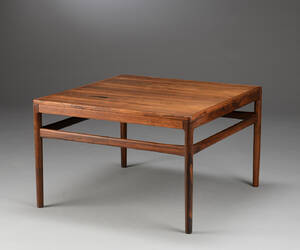 Møbelproducent. Kvadratisk sofabord af palisander Denne vare er sat til omsalg under nyt varenummer 4154273