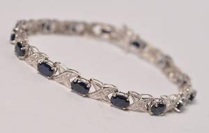 Safir- og diamant armbånd.