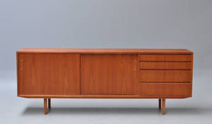 Dansk Møbelproducent. Lav skænk i teak. 1950erne