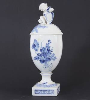 Pokal med lock, Blå Blomst, Royal Copenhagen