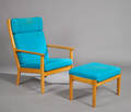 Hans J. Wegner for Getama. Lænestol samt skammel 2