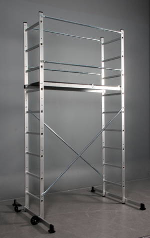 Stillads med 9 trin, højde 260 cm.