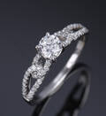 Brillant- solitairering af 14 kt. hvidguld, i alt ca. 0.70 ct