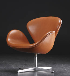 Arne Jacobsen. Lænestol Svanen, cognacfarvet Range Aniline læder
