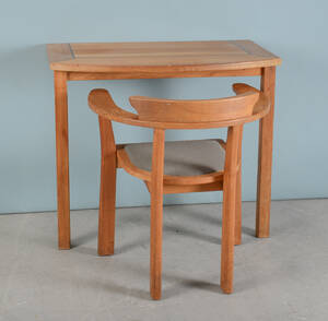 Trip Trap. Skrivebord samt armstol af teak 2