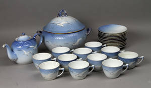 Bing  Grøndahl. Mågestel m. guldkant bl.a. lågskål 24