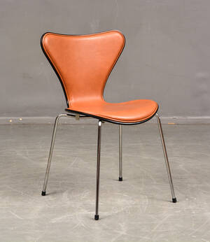 Arne Jacobsen, Fritz Hansen, Sjuan, modell 3107, skinn