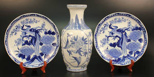 Vas samt tallrikar, ett par, porslin, Japan 3