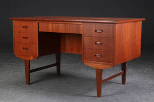 Skrivebord af teak, 1960erne