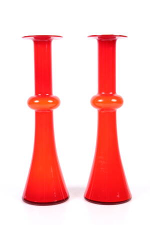 Michael Bang for Holmegaard. Par vaser koralrød opal glas. 2