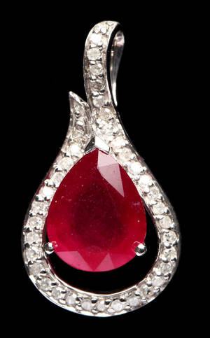 Rubin- og diamantvedhæng