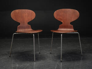 Arne Jacobsen. To stole af teak, model 3100 2