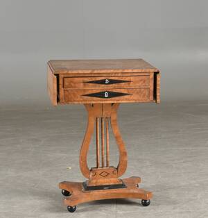 Sybord med klaffar på kortsidor