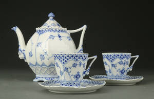 Royal Copenhagen. Musselmalet helblonde tekande samt par kaffekopper 5