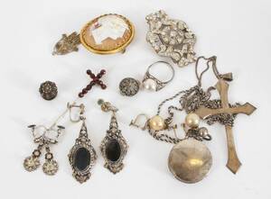Parti smycken, mestadels silver