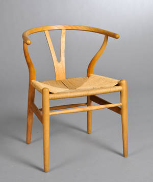 Hans J. Wegner. Y-stol i patineret eg, model CH-24