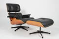 Charles Ray Eames. Lounge Chair med tilhørende skammel. 2   Denne vare er sat til omsalg under nyt varenummer 4432323
