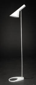Arne Jacobsen. AJ standerlampe, hvidlakeret 