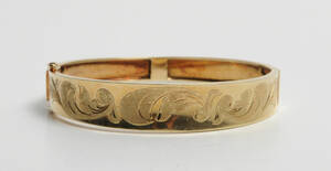 Armring med ciseleringer, 14 kt. guld